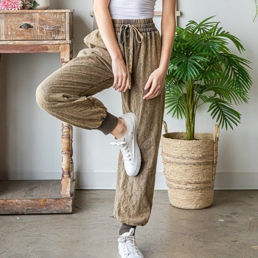 New Oli & Hali sz L quilted mineral wash joggers in olive. 100% cotton. …